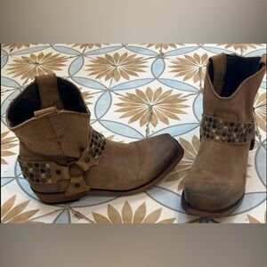 Liberty Black Short Harness  Boots Sz 6.5